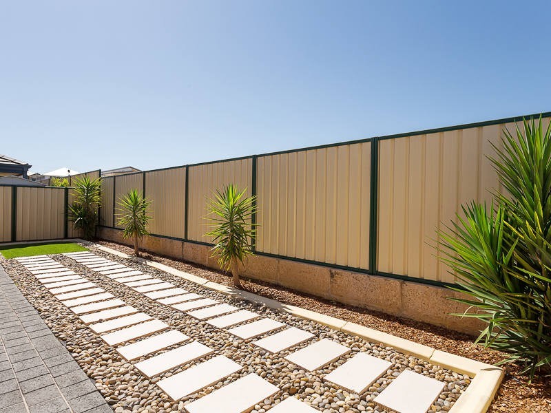 6 Sheringham Bend, Success WA 6164