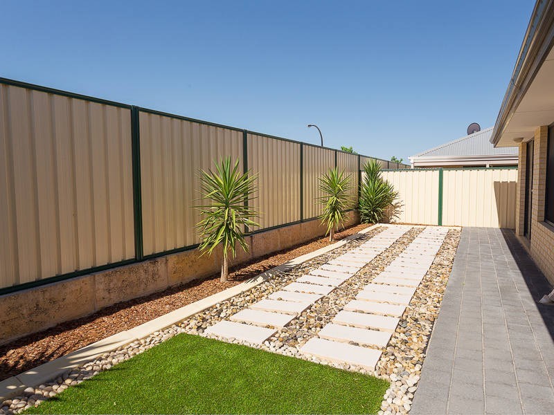 6 Sheringham Bend, Success WA 6164