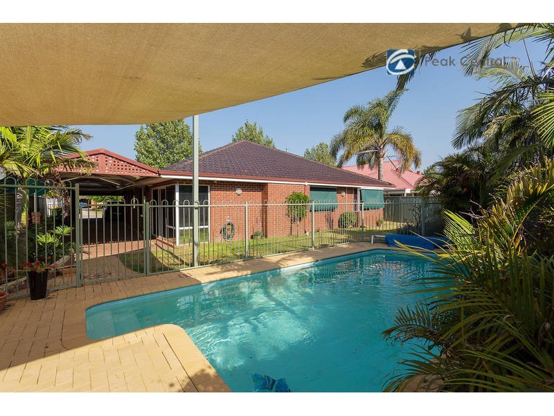 12 Strand Close, Atwell WA 6164