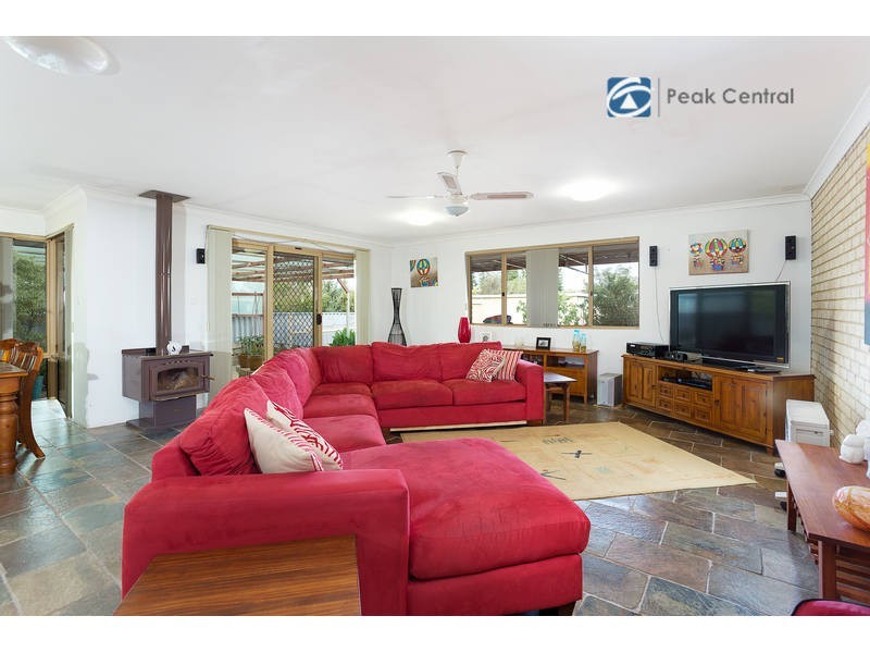 16 Dutton Way, Singleton WA 6175