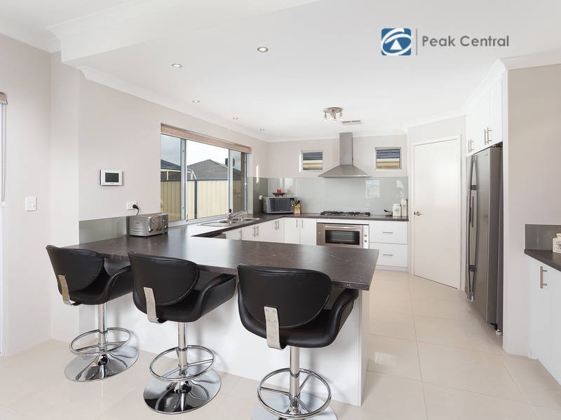 21 Oak Ridge Meander, Success WA 6164