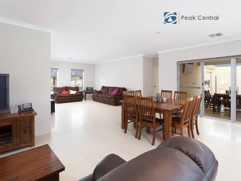 21 Oak Ridge Meander, Success WA 6164