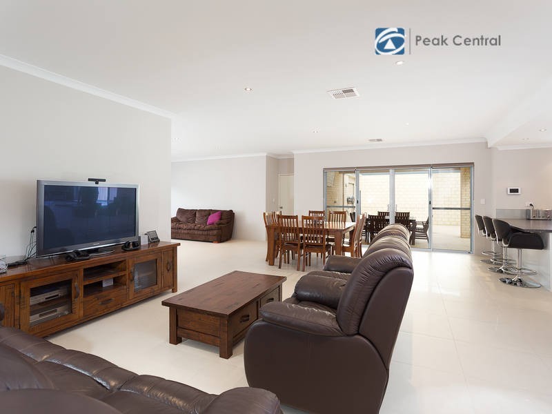 21 Oak Ridge Meander, Success WA 6164