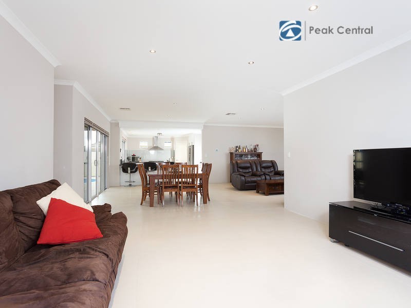 21 Oak Ridge Meander, Success WA 6164