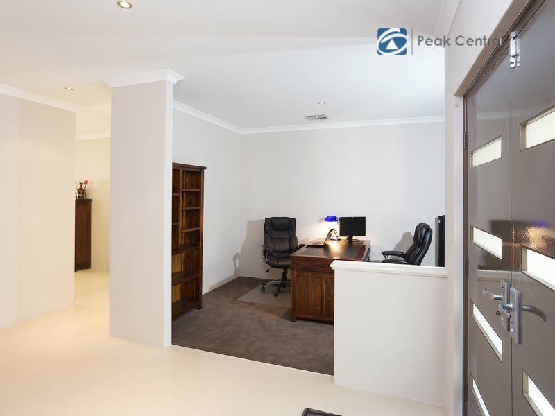 21 Oak Ridge Meander, Success WA 6164