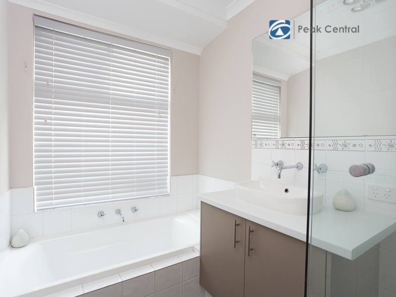 21 Oak Ridge Meander, Success WA 6164