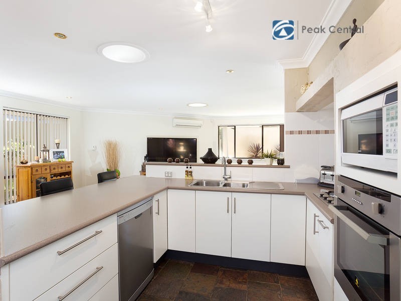 54 Parkway Road, Bibra Lake WA 6163