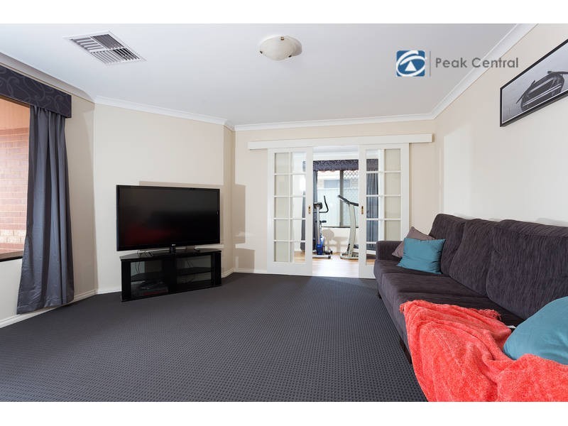 2 Wah Court, Atwell WA 6164