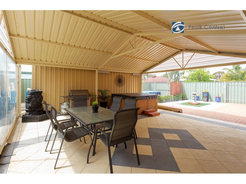 2 Wah Court, Atwell WA 6164