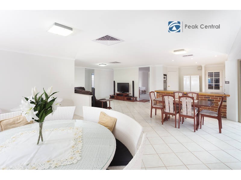 124 Brenchley Drive, Atwell WA 6164