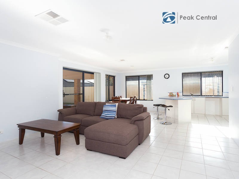 18 St Joseph Fairway, Success WA 6164