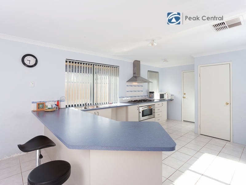 18 St Joseph Fairway, Success WA 6164