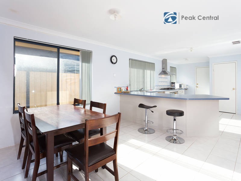 18 St Joseph Fairway, Success WA 6164