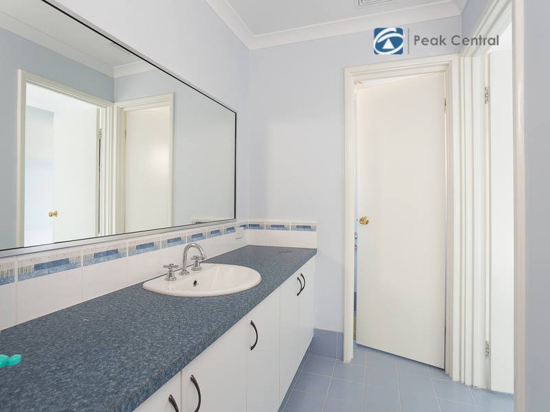 18 St Joseph Fairway, Success WA 6164