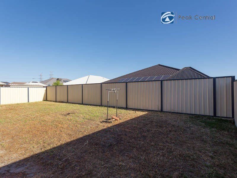 18 St Joseph Fairway, Success WA 6164