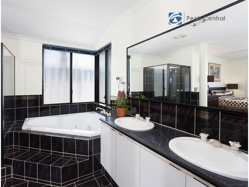 3 Gilbride Cove, Atwell WA 6164