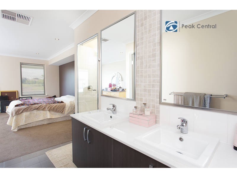 8 St Joseph Fairway, Success WA 6164