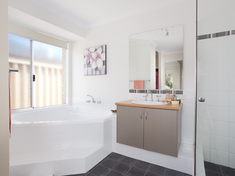 290 Tapper Road, Atwell WA 6164