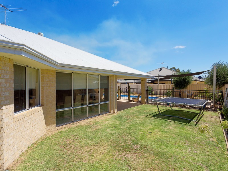 290 Tapper Road, Atwell WA 6164