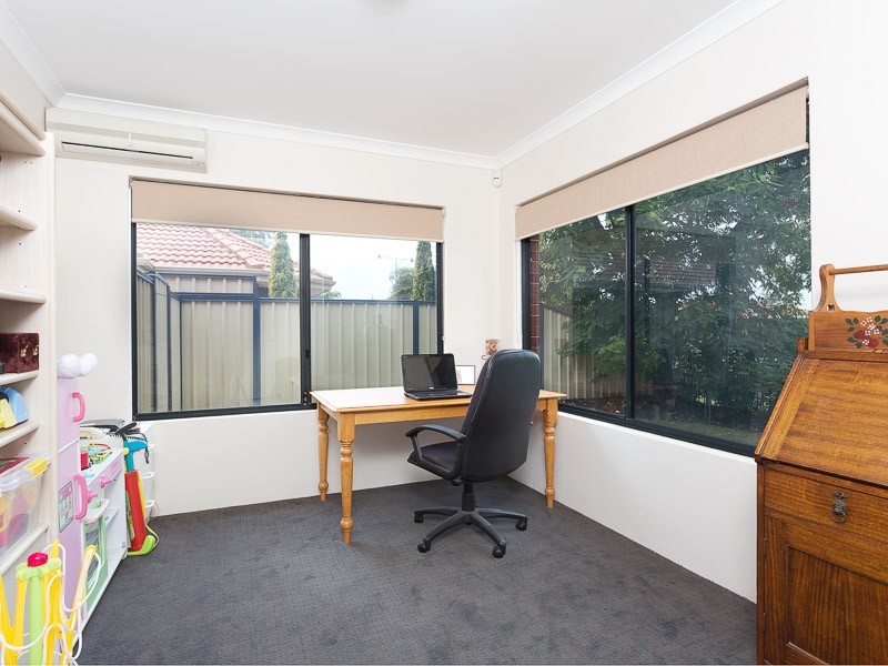 9 Galveston Bend, Success WA 6164