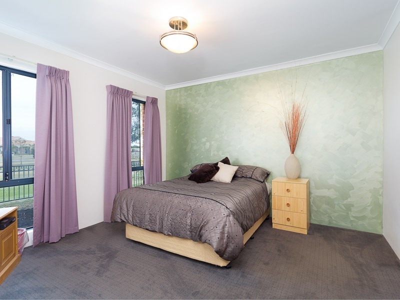 9 Galveston Bend, Success WA 6164