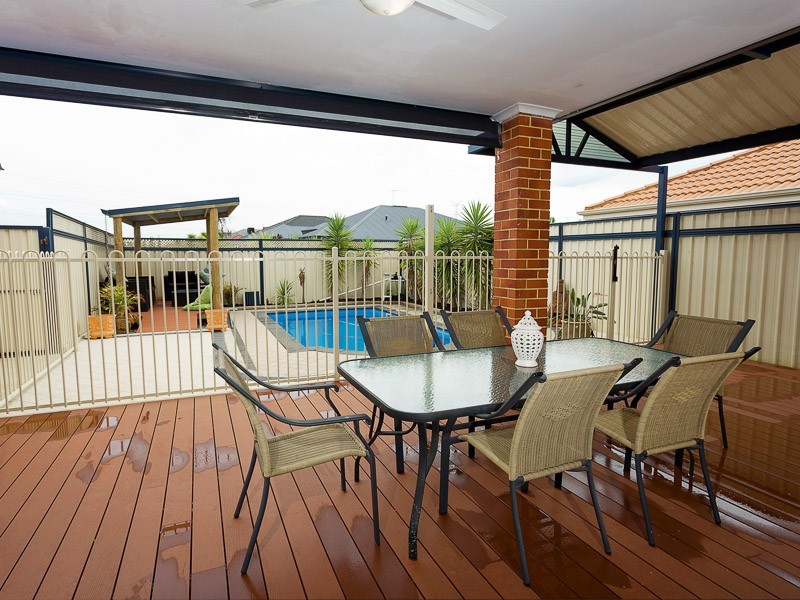 9 Galveston Bend, Success WA 6164