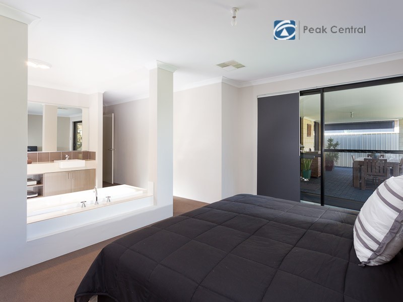 51 Daviesia Turn, Success WA 6164