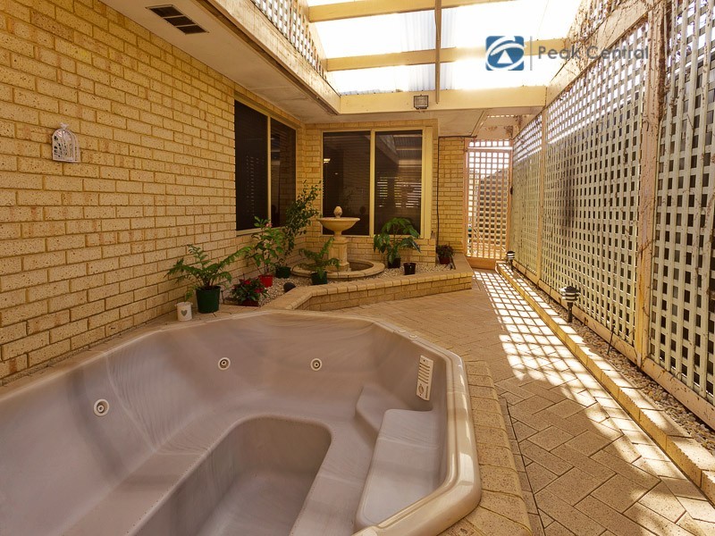 13 Gairdner Drive, Kardinya WA 6163