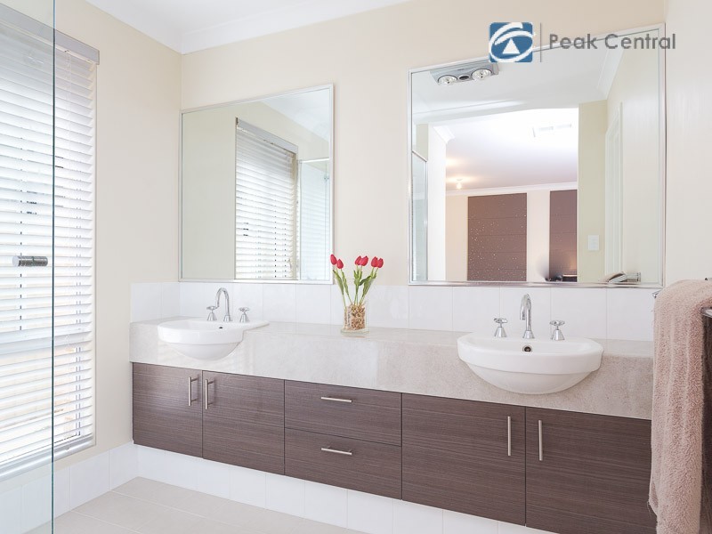 8 Balboa Loop, Aubin Grove WA 6164