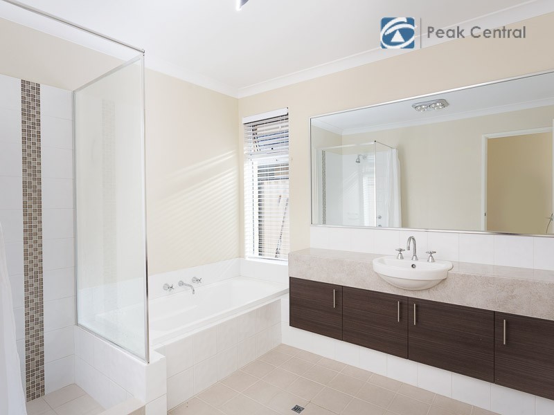 8 Balboa Loop, Aubin Grove WA 6164