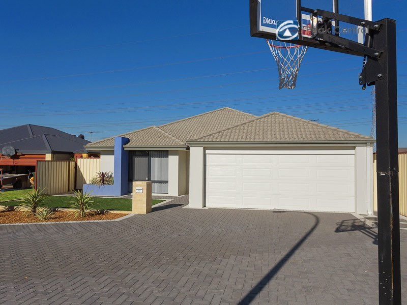 15 Canopus Loop, Hammond Park WA 6164