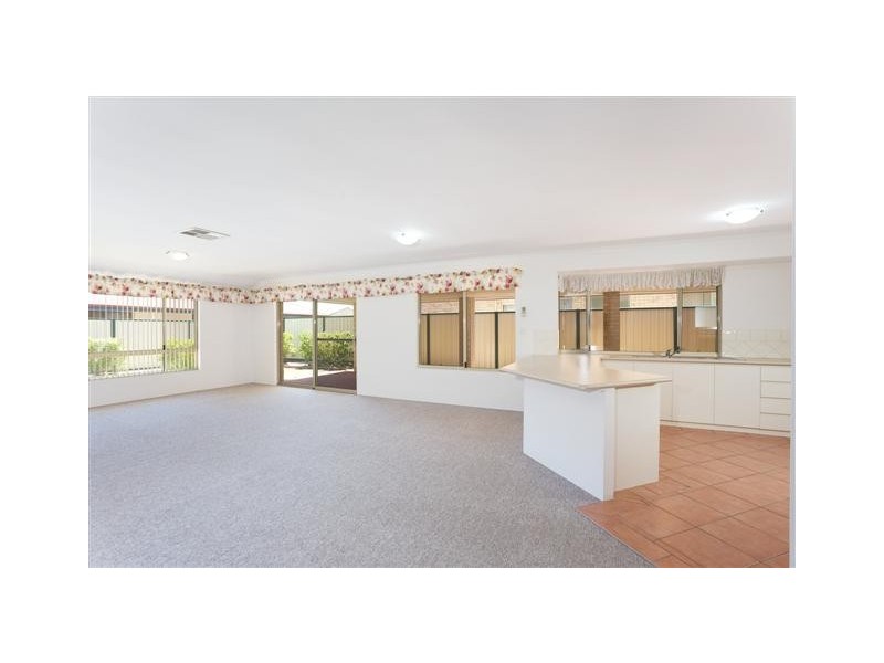 8 Oxburgh Link, Success WA 6164