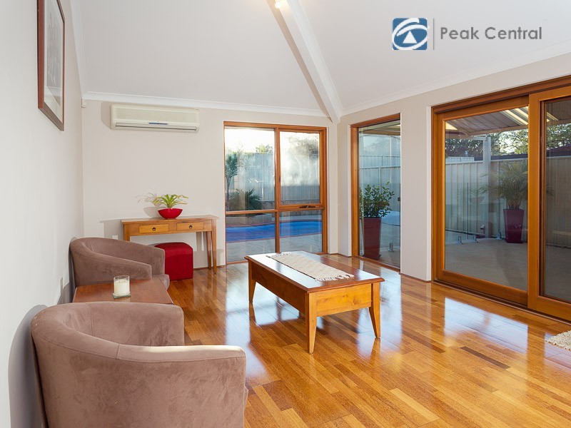 103 Baningan Ave, Success WA 6164