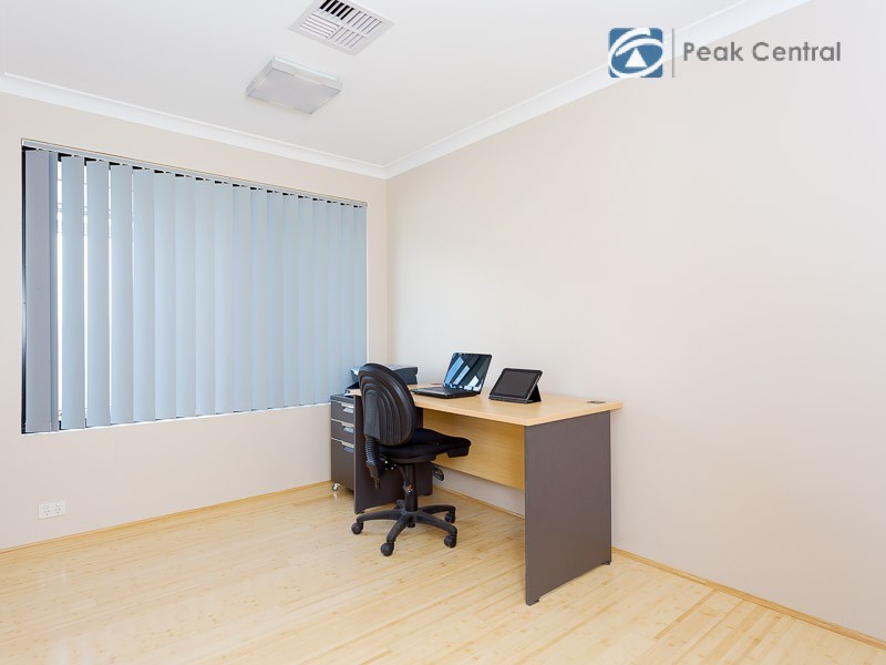 34 Plumwood Avenue, Hammond Park WA 6164