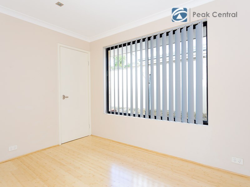 34 Plumwood Avenue, Hammond Park WA 6164