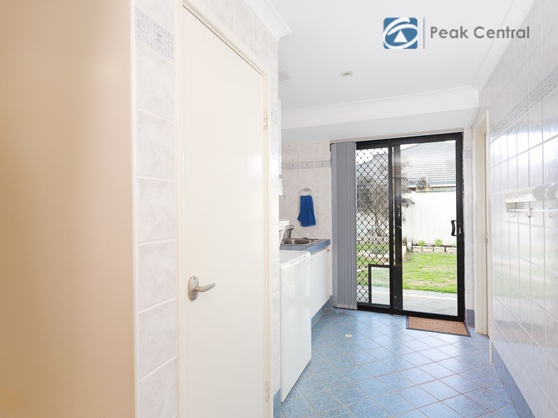 34 Plumwood Avenue, Hammond Park WA 6164