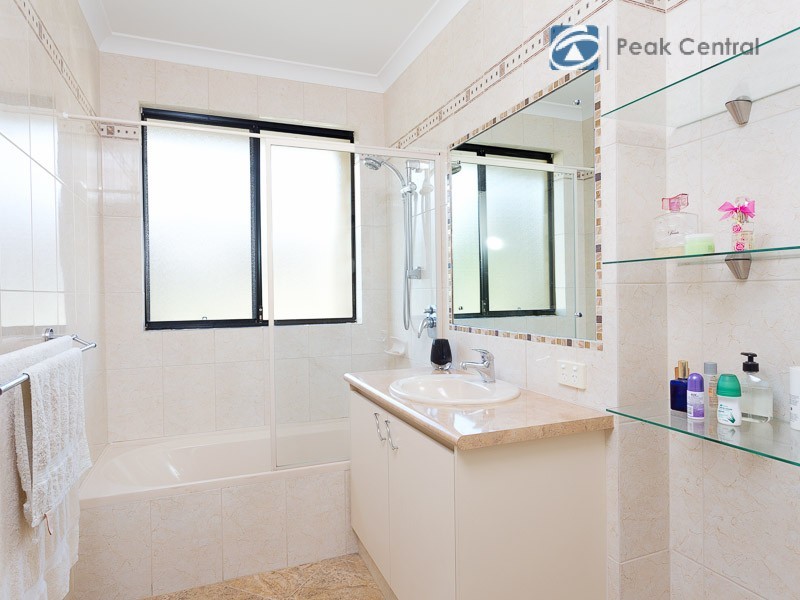 34 Plumwood Avenue, Hammond Park WA 6164