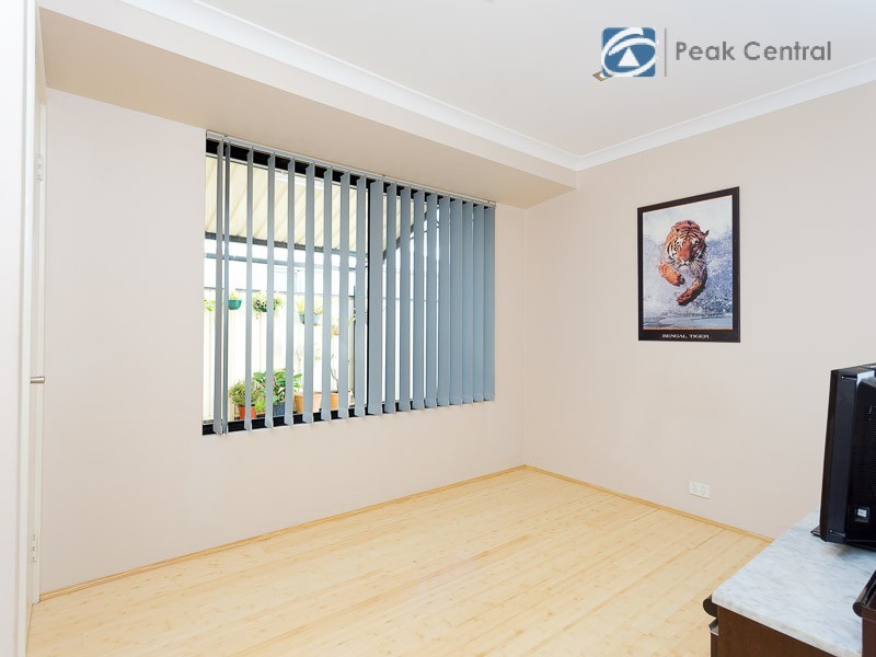 34 Plumwood Avenue, Hammond Park WA 6164