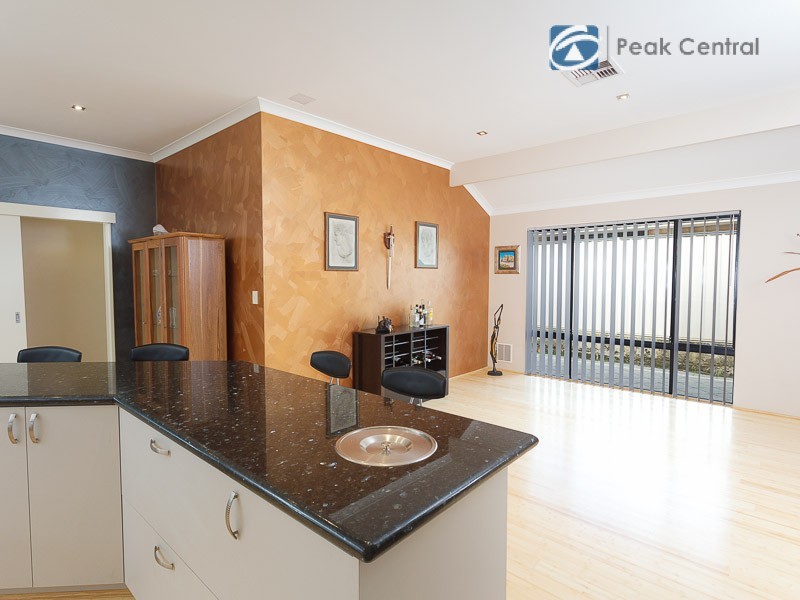 34 Plumwood Avenue, Hammond Park WA 6164