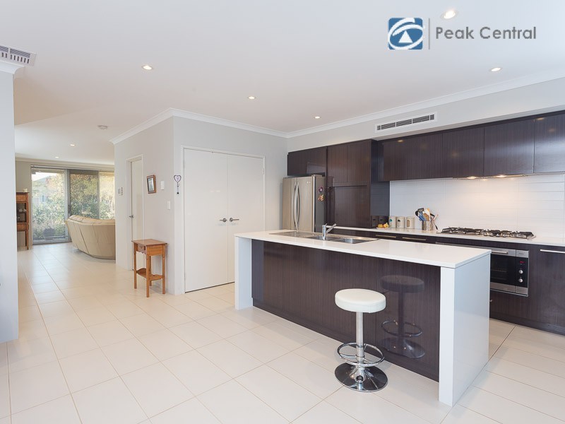 74 Congenial Loop, Atwell WA 6164