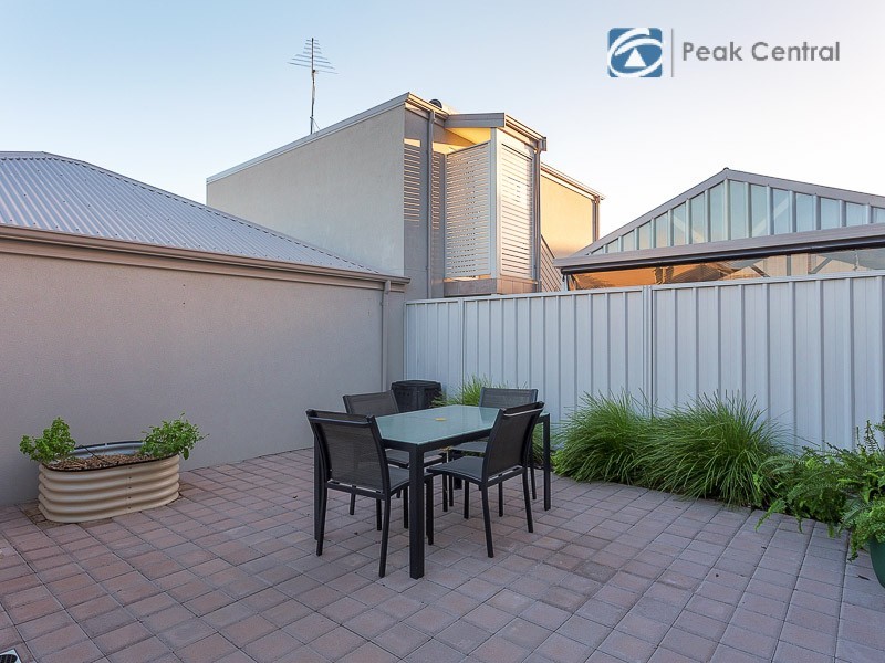 74 Congenial Loop, Atwell WA 6164