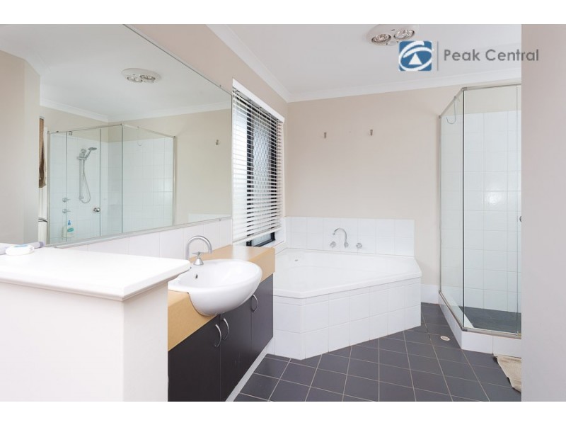 2 Bendee Drive, Atwell WA 6164