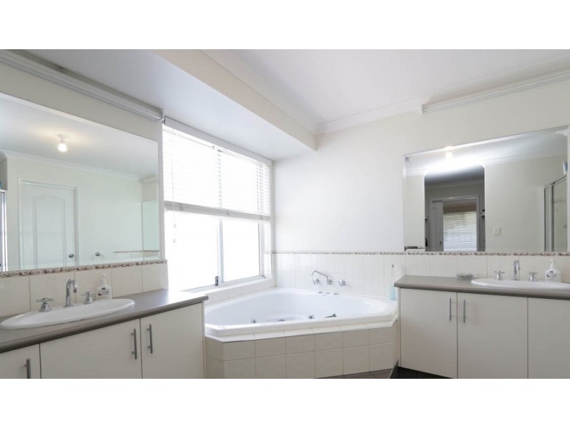 224 Tapper Road, Atwell WA 6164