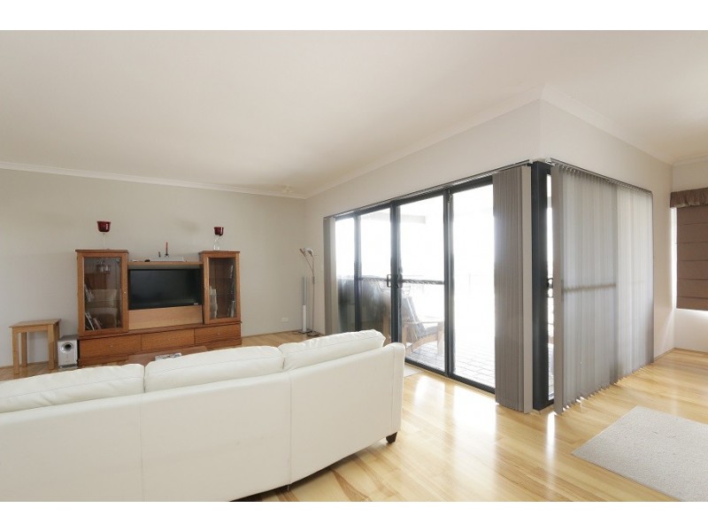 71 Peregrine Circle, Beeliar WA 6164