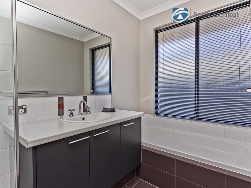 23 Cornforth Way, Piara Waters WA 6112