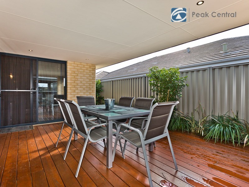 23 Cornforth Way, Piara Waters WA 6112