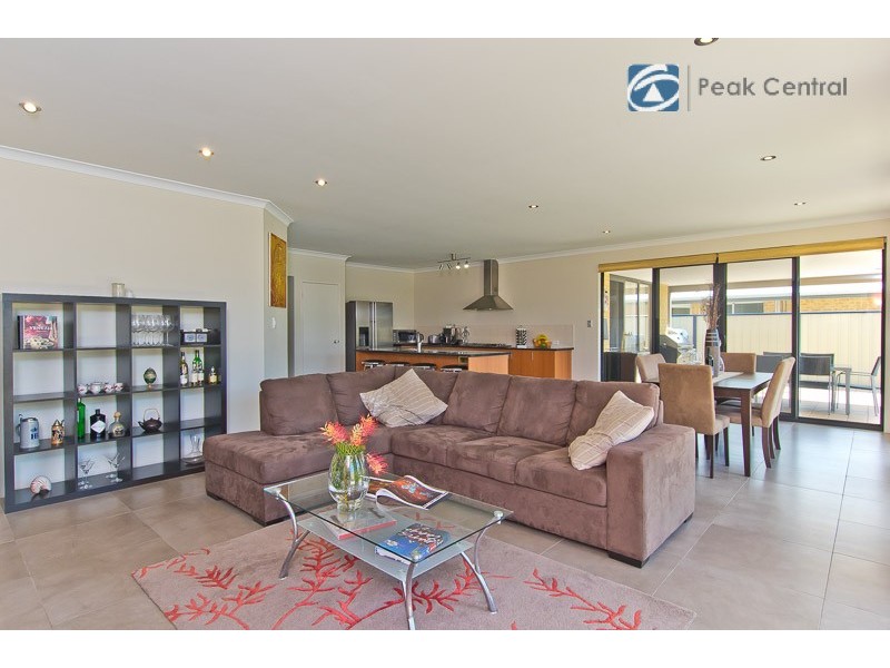 14 Plymouth Corner, Success WA 6164