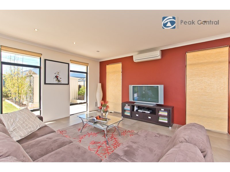 14 Plymouth Corner, Success WA 6164