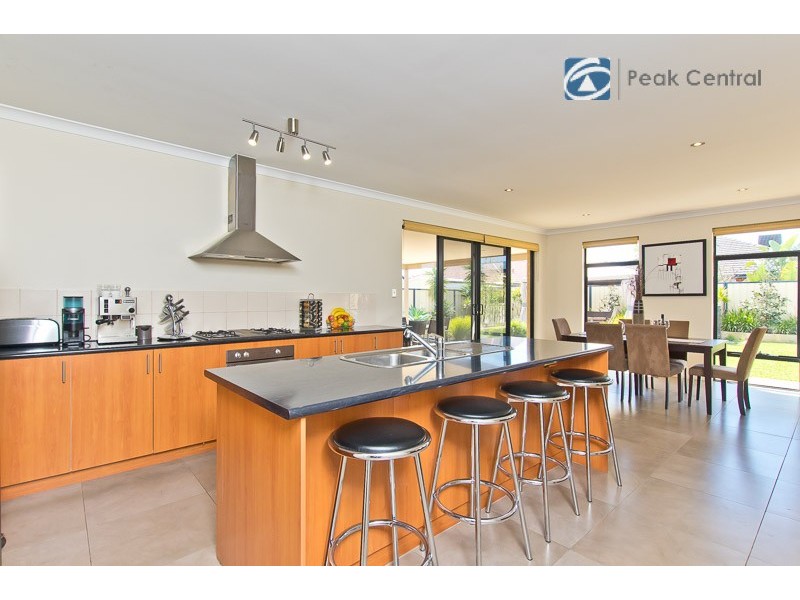 14 Plymouth Corner, Success WA 6164