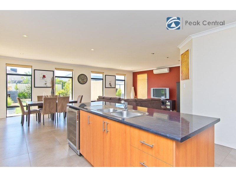 14 Plymouth Corner, Success WA 6164